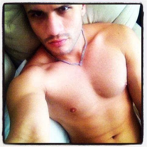 kidocubpr:  fuetepuertorriqueno:  Victorrrr ufff me lo como completo http://fuetepuertorriqueno.tumblr.com