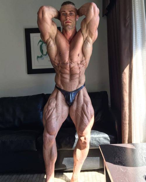 wrestlehead:  Chris Bumstead Fucker is only 21 years old.