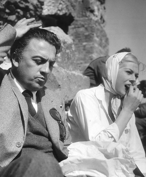 lapitiedangereuse:  Fellini &amp; Anita Ekberg 