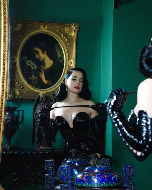 ditavonteese - The #GLAMONATRIX tour makes its debut in...
