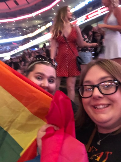 alarrylarrie:Well this gay and this bi got their flags in!