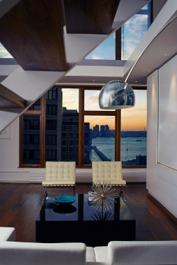 Benjamin-Iv:  Penthouse Livingroom. 