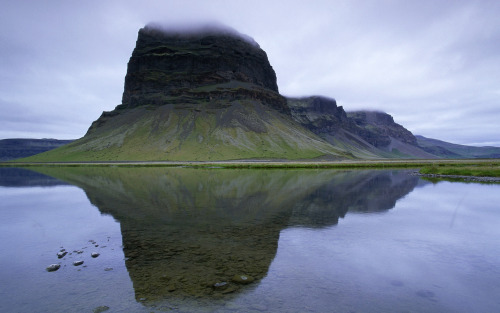 monarchie:  Oh yeah, I remember that place. It’s in Iceland (of course). I saw it in a photogh