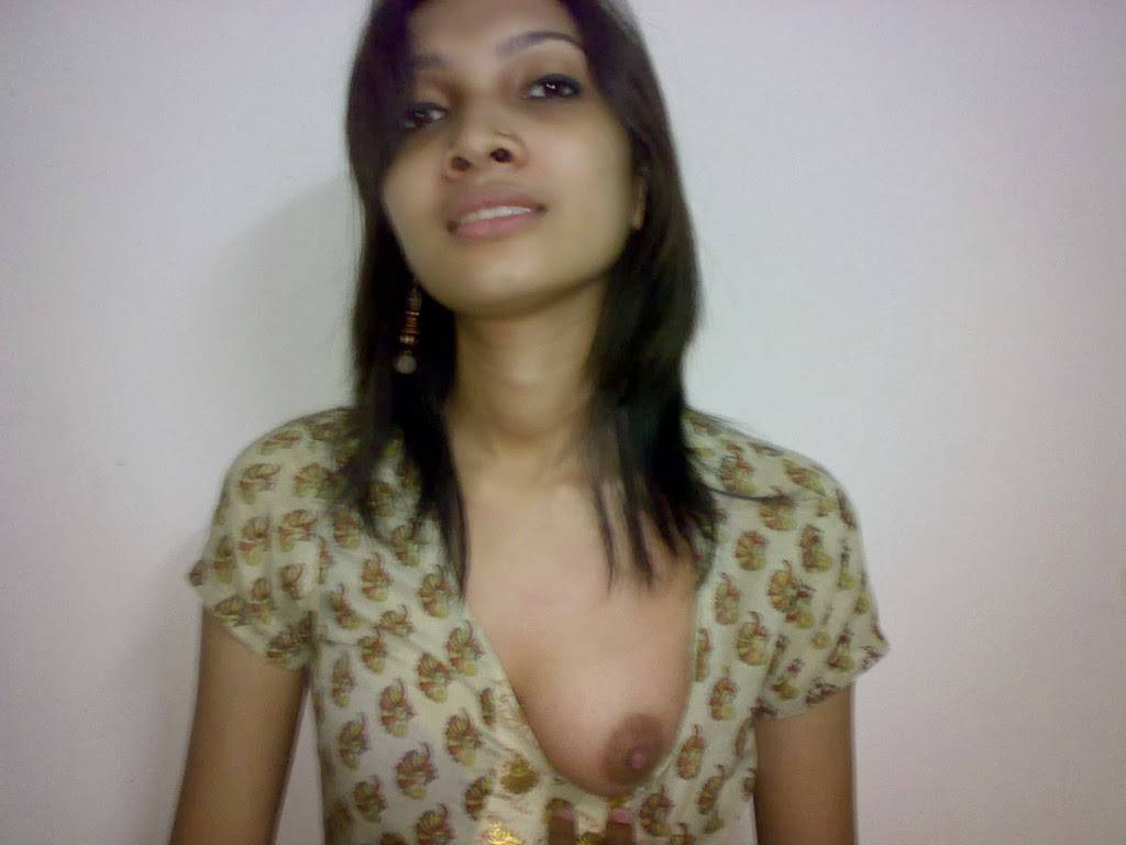 chatpatijawani:  Real Indian Girlfriend Kinjal in Bra showing nippleDelhi school