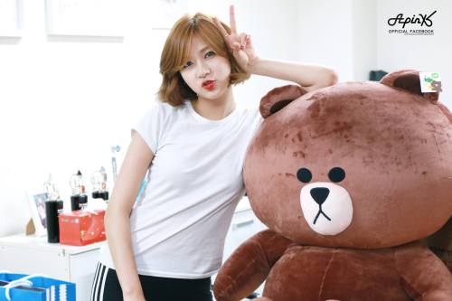 poppyent:    [Selfie] A-pink, Celebration to Ha-young’s 20th Birthday and Gifts from all over the world.  