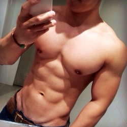 stayinghard:  Guy next door. — STAYINGHARD.