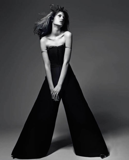 lacrisalideinversa:  -  Esther Heesch by Liz Collins for Tush #35  