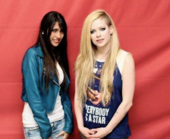  a Rihanna Meet And Greet Vs. a Avril Lavigne Meet And Greet    That’s rude as hell, avril’s face is stale