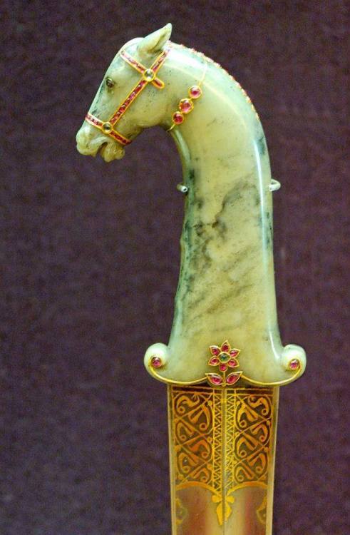 Mughal jade dagger handleCarved out of white &lsquo;moss in snow&rsquo; jadeite jade, probab