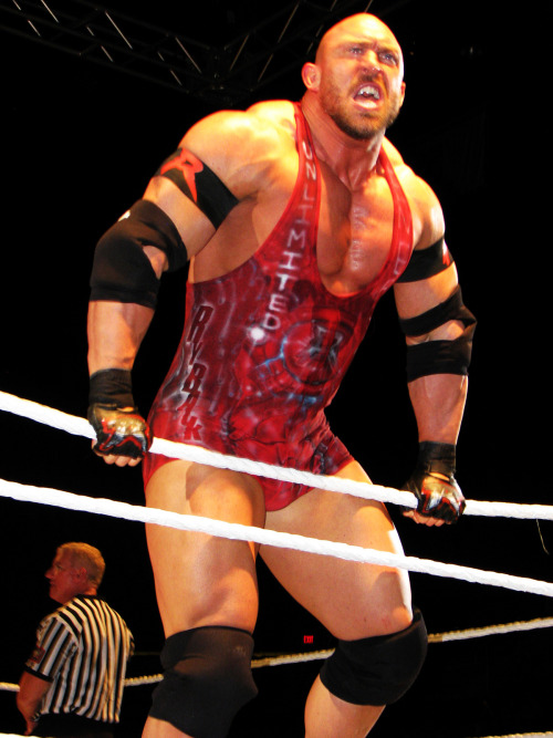 rwfan11:  Ryback- bulge shot (plus ZOOM-in)  Please Ryback feed me I’m hungry! ;)