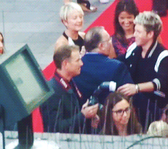 stylesin:  niall hugging harry’s parents and showing off his teeth x 