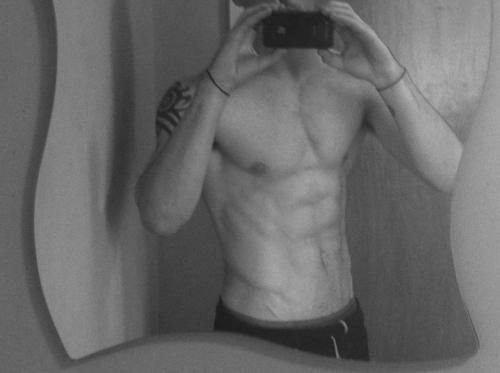 gaalads:  Damn all them muscles but such a disappointing dick ;(