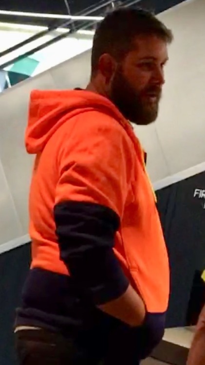 tradiespotter: Handsome fucker on Collins st