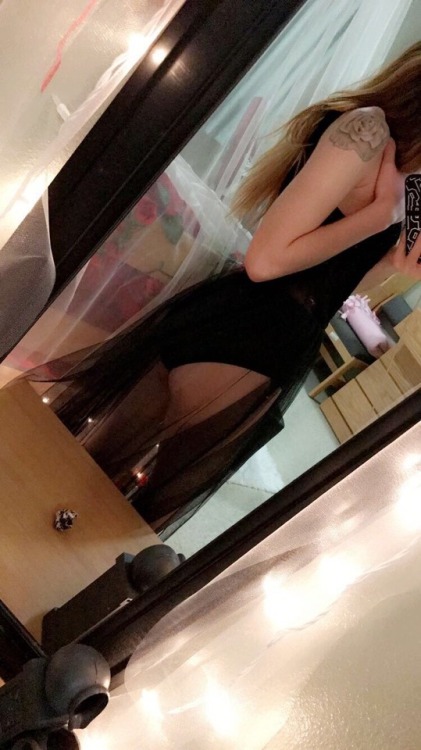 thenaomilynnmoorecollector:jaxsparrow32:The wifeeveryone who reblogs gets a personal picture from he