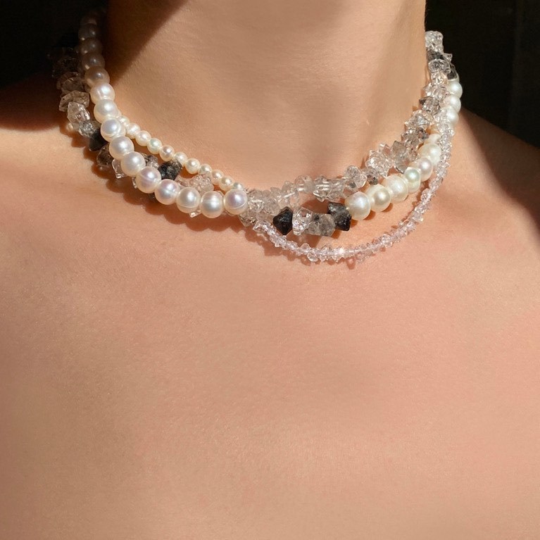 All three Herkimer Diamond + Pearl Necklaces together really pack a punch. Priced $440-470 (rather than $1100-1175 traditional retail), it’s a low bar for a big look! 💎 (at AMANDA PEARL)
https://www.instagram.com/p/CkYsH2nJrC6/?igshid=NGJjMDIxMWI=