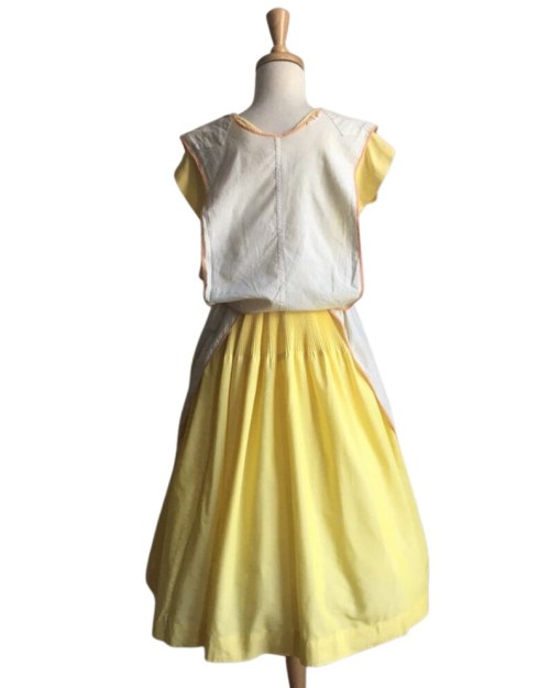 rabbitgonerogue:Sweet, vintage 70s apron. Looks adorable over dresses. Available in the Etsy shop!