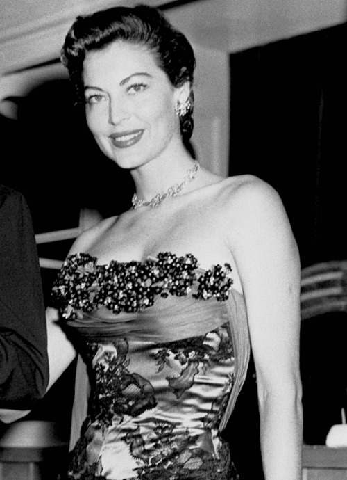maggiepollitts: Ava Gardner at the premiere of Show Boat, 1951.