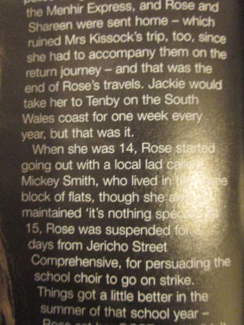 lauraxxtennant:  ages back some of you were asking where i got some of the little background details of Rose’s life from (for use in my fics etc). I didn’t have the 2006 DW annual with me at uni, so whilst I was home I took some photos of it (technically