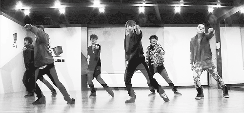seungshine:  33/♡ gifs of dancing beast   