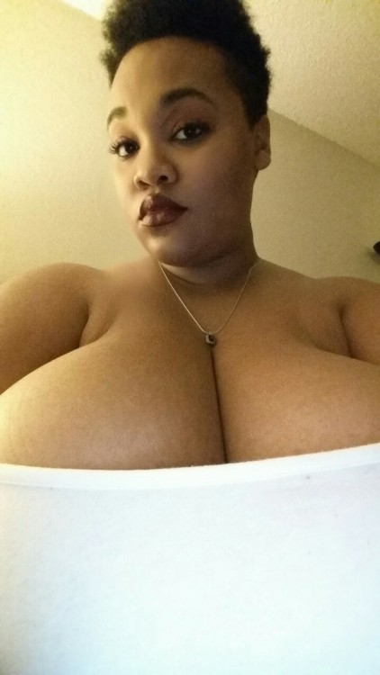 poutyr3dlips:  Pillow Goddess 
