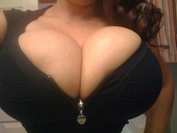 love as her HUGE TITS bulge out of her top stunning,mmmmm,xxxxxxxxxxx.