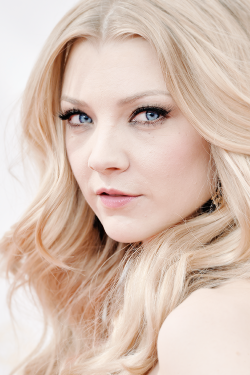 gameofthronesdaily:  Natalie Dormer attends the 66th Annual Primetime Emmy Awards 2014  [x] 