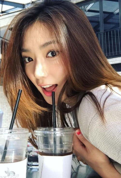 irubishootip0st:  footlongwonder: irubishootip0st: stunning beauty! Oh my I can’t get enough of her  going crazy for her