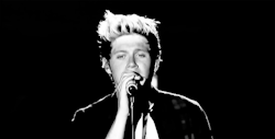 crazymofas:  Niall during You & I in