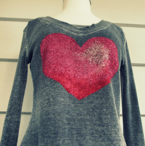 DIY Glitter Heart Tee Done the Right Way Tutorial from Wobisobi here. I love this post because Anne 