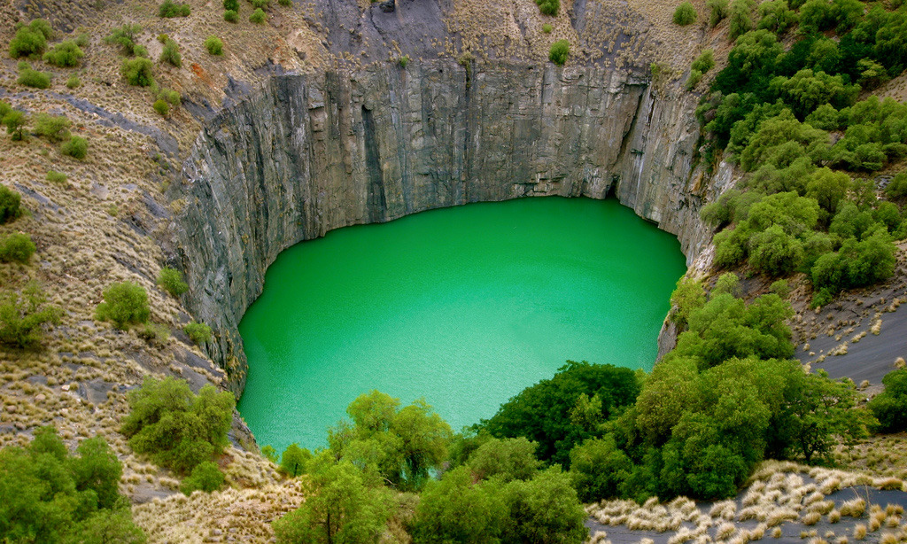 sixpenceee:  The Big Hole, Open Mine or Kimberley Mine is an open-pit and underground