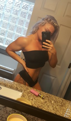 bluntsweightsandgrapes:  finally went tanning yesterday n i am toasty as helllll