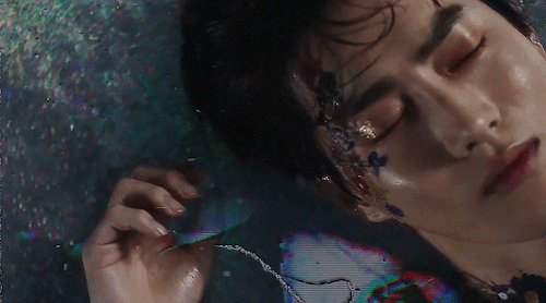 Holding For Junmyeon: Day [252/640]
