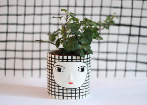 littlealienproducts:  cache-pot with 3d face // 质