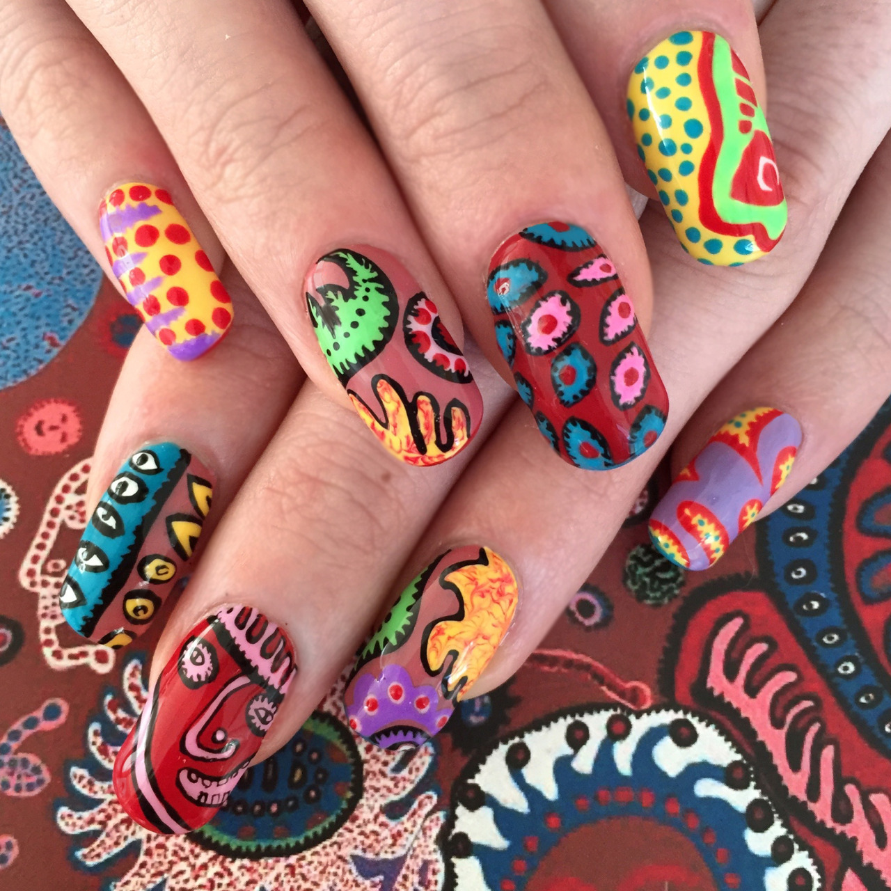 DIY Nail Art: Yayoi Kusama For Louis Vuitton-Inspired Manicure (PHOTO)