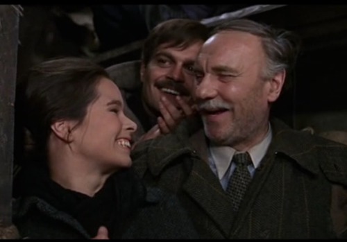 ralphsmotorbike: Omar Sharif, Geraldine Chaplin, and Ralph Richardson having a rare light moment on 