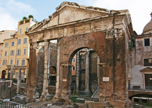 avgustaoktavia:The Porticus Octaviae (Portico of Octavia; Italian: Portico di Ottavia) is an ancient