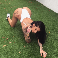 tattgirlstits:  Tight turf 