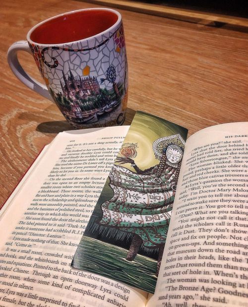 livresquare: A book mark with my art that you can purchase through @2020artvision , for only a pound