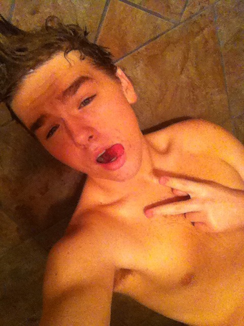 andrewbelami:  urbanfuck:  Turn up in tha $hower  I’m SCREAMING I think I posted this on a sideblog accidentally at least 3 years ago and didn’t realize it why does it have 200 notes