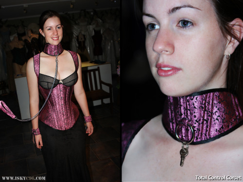 xdress-lisa:  iskibibble:  I finally got a real human to try on my latest Jeroen inspired corset.  Before transforming into ‘Jessica Rabbit’  Samantha enthusiastically got me to lace her up.   This corset took forever to make and get right.  But