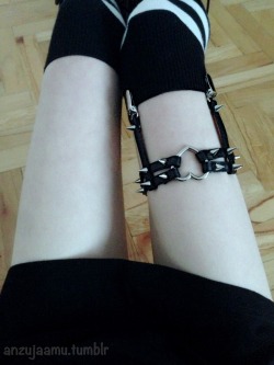 anzujaamu:  Garter from Spreepicky!Read the