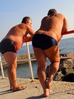 tubbinlondon:  bearlust:  Well, hello…  Speedo abandon…. 