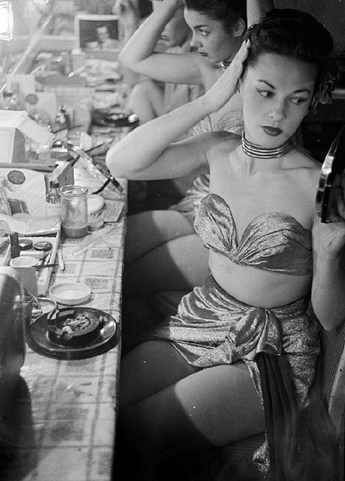 kvetchlandia:
“ Stanley Kubrick Showgirls at the Copacabana Club, New York City 1948
”