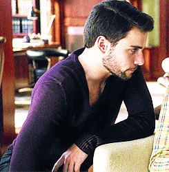 4000percentdone:  That sweater screams GAYYYYYY!!!!