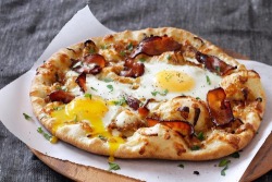 danisnotheman:  Egg &amp; Bacon Pizza!!  
