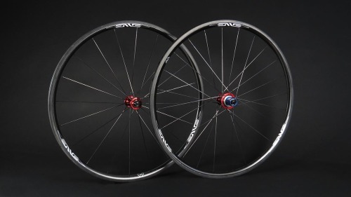 ENVE 25 clinchers laced to Red Tune Mig 70 and Mag 170 by way of Sapim CX-Rays. 1255 grams