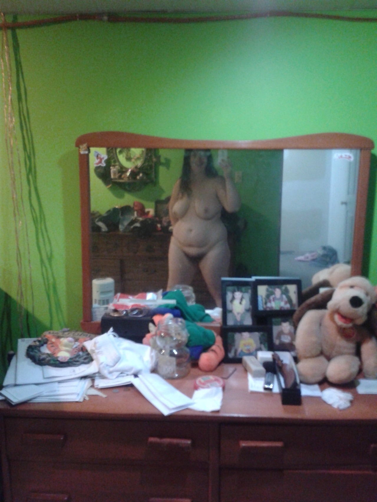 hotsweetfootfetish:  blackdan71781: pighunter17:   wvbulldog77:  fat-wives-are-sexy: