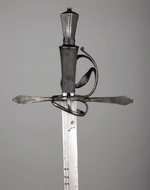 art-of-swords: LongswordDated: probably 3rd quarter of the 16th centuryMaker: Ulrich Diefstetter (ac