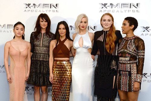 #XMENAPOCALYPSE: Proprietárias da franquia X-Men. #jlaw #sophieturner #oliviamunn #alexandrashipp #l