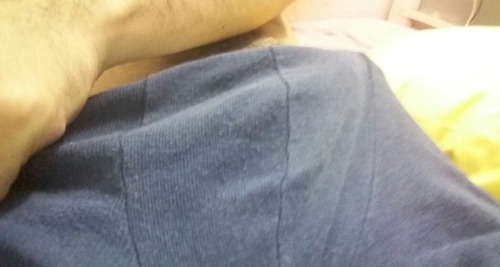 fotosgaysincensura:  Hetero peludo 😍  Qué selva tiene me encanta 🙈  Rebloguea para más 